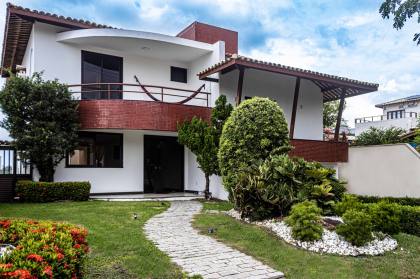 Vendo Linda Casa de 4/4 em Piatã
