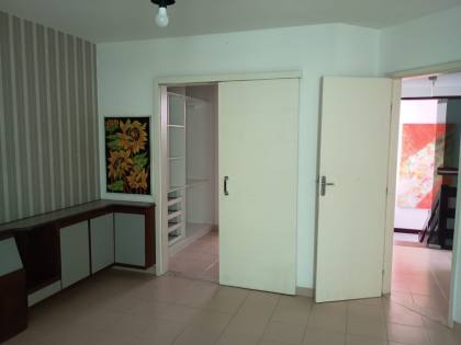 Vendo casa 4 Suítes em Villas do Atlântico