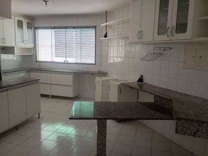 Vendo casa 4 Suítes em Villas do Atlântico