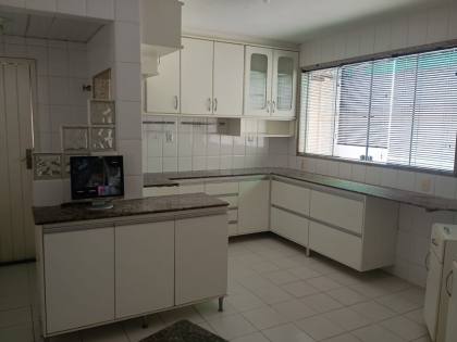 Vendo casa 4 Suítes em Villas do Atlântico