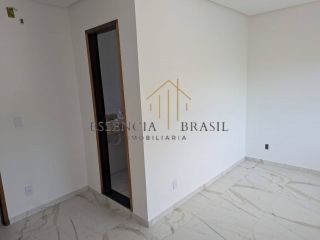 EXCELENTE CASA DUPLEX com 3 suítes em Condomínio a 200 metros da Praia de Ipitanga