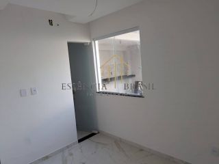 EXCELENTE CASA DUPLEX com 3 suítes em Condomínio a 200 metros da Praia de Ipitanga