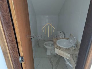 EXCELENTE CASA DUPLEX com 3 suítes em Condomínio a 200 metros da Praia de Ipitanga