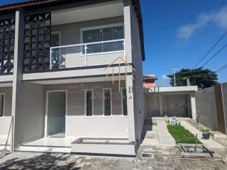 EXCELENTE CASA DUPLEX com 3 suítes em Condomínio a 200 metros da Praia de Ipitanga