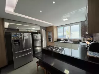 Estilo e muita Sofisticação, a localização e privilegiada próximo da paralela.