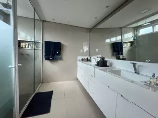 Estilo e muita Sofisticação, a localização e privilegiada próximo da paralela.