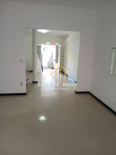 Casa térrea, Ampla e arejada, totalmente reformada, em travessa da Av.  principal em Stella Maris