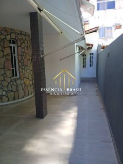 Casa térrea, Ampla e arejada, totalmente reformada, em travessa da Av.  principal em Stella Maris
