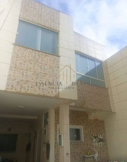 Excelente casa duplex à venda: clara, ventilada e nascente, localizada a apenas 150 metros da orla!