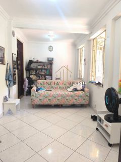 OPORTUNIDADE! VENDO casa térrea ampla com 3/4, 1 suíte, 2 vagas de garagem e área externa no fundo