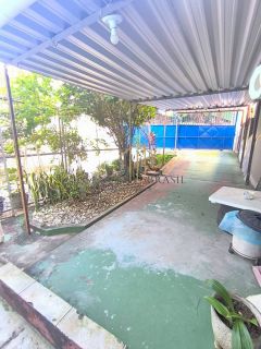 OPORTUNIDADE! VENDO casa térrea ampla com 3/4, 1 suíte, 2 vagas de garagem e área externa no fundo