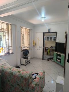 OPORTUNIDADE! VENDO casa térrea ampla com 3/4, 1 suíte, 2 vagas de garagem e área externa no fundo