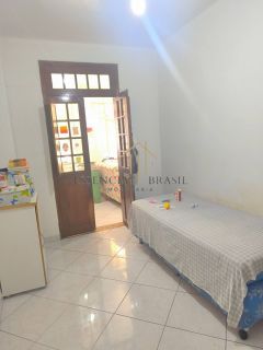 OPORTUNIDADE! VENDO casa térrea ampla com 3/4, 1 suíte, 2 vagas de garagem e área externa no fundo