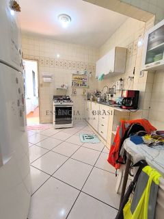 OPORTUNIDADE! VENDO casa térrea ampla com 3/4, 1 suíte, 2 vagas de garagem e área externa no fundo