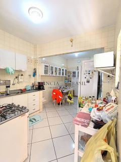 OPORTUNIDADE! VENDO casa térrea ampla com 3/4, 1 suíte, 2 vagas de garagem e área externa no fundo
