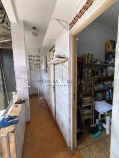 OPORTUNIDADE! VENDO casa térrea ampla com 3/4, 1 suíte, 2 vagas de garagem e área externa no fundo