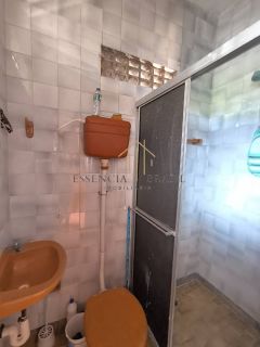 OPORTUNIDADE! VENDO casa térrea ampla com 3/4, 1 suíte, 2 vagas de garagem e área externa no fundo