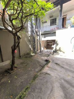 OPORTUNIDADE! VENDO casa térrea ampla com 3/4, 1 suíte, 2 vagas de garagem e área externa no fundo