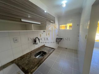 Lindo apartamento 2/4 com suíte, varanda, cozinha americana e área de serviço condomínio fechado em Praia do Flamengo