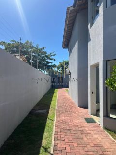 Lindo apartamento 2/4 com suíte, varanda, cozinha americana e área de serviço condomínio fechado em Praia do Flamengo