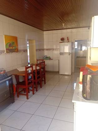 Casa com Amplo Quintal e Energia Solar Próxima à Av. Fernando Corrêa