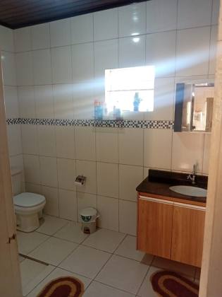 Casa com Amplo Quintal e Energia Solar Próxima à Av. Fernando Corrêa