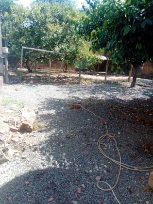 Casa com Amplo Quintal e Energia Solar Próxima à Av. Fernando Corrêa