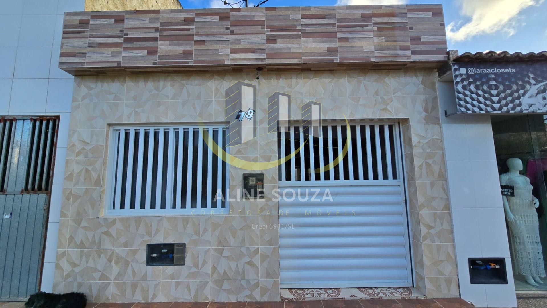 CASA 2/4 NO BAIRRO INDUSTRIAL RECÉM REFORMADA