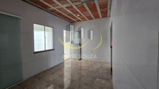 CASA 2/4 NO BAIRRO INDUSTRIAL RECÉM REFORMADA