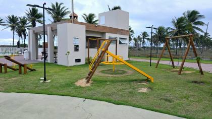 Sobrado no Cond. Residencial Sol e Praia/ Barra dos Coqueiros - SE