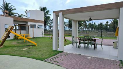 Sobrado no Cond. Residencial Sol e Praia/ Barra dos Coqueiros - SE