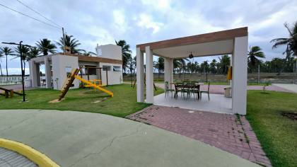 Sobrado no Cond. Residencial Sol e Praia/ Barra dos Coqueiros - SE