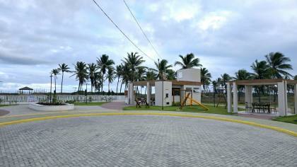 Sobrado no Cond. Residencial Sol e Praia/ Barra dos Coqueiros - SE