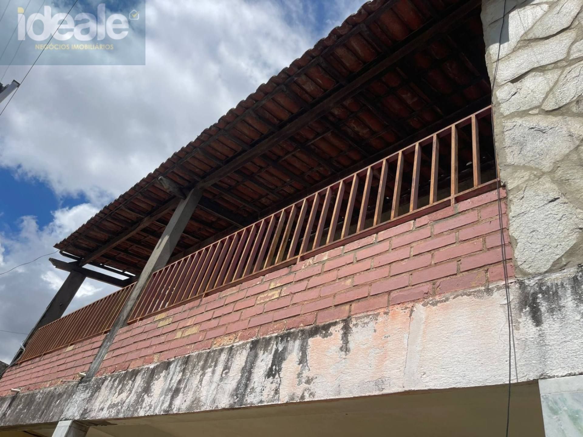 Imóvel amplo com dois pavimentos