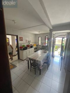 Imóvel amplo com dois pavimentos