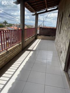 Imóvel amplo com dois pavimentos