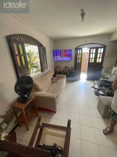 Imóvel amplo com dois pavimentos