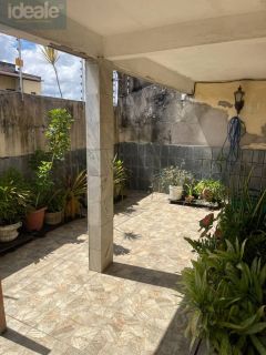 Imóvel amplo com dois pavimentos