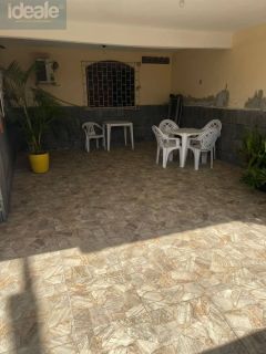 Imóvel amplo com dois pavimentos