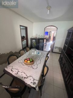 Imóvel amplo com dois pavimentos