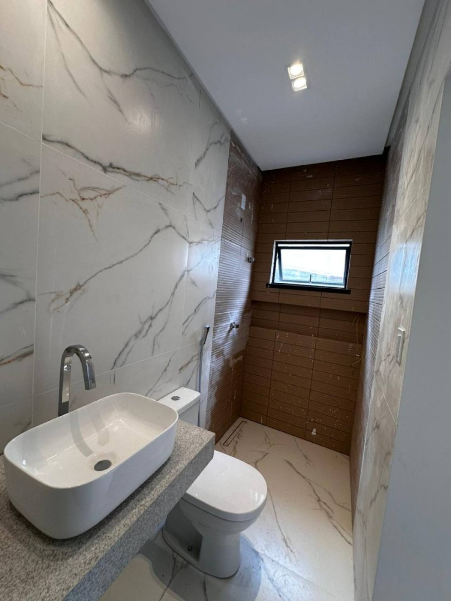 VENDO CASA EM CONDOMÍNIO TERRAS ALPHAVILLE 1 - BARRA DOS COQUEIROS