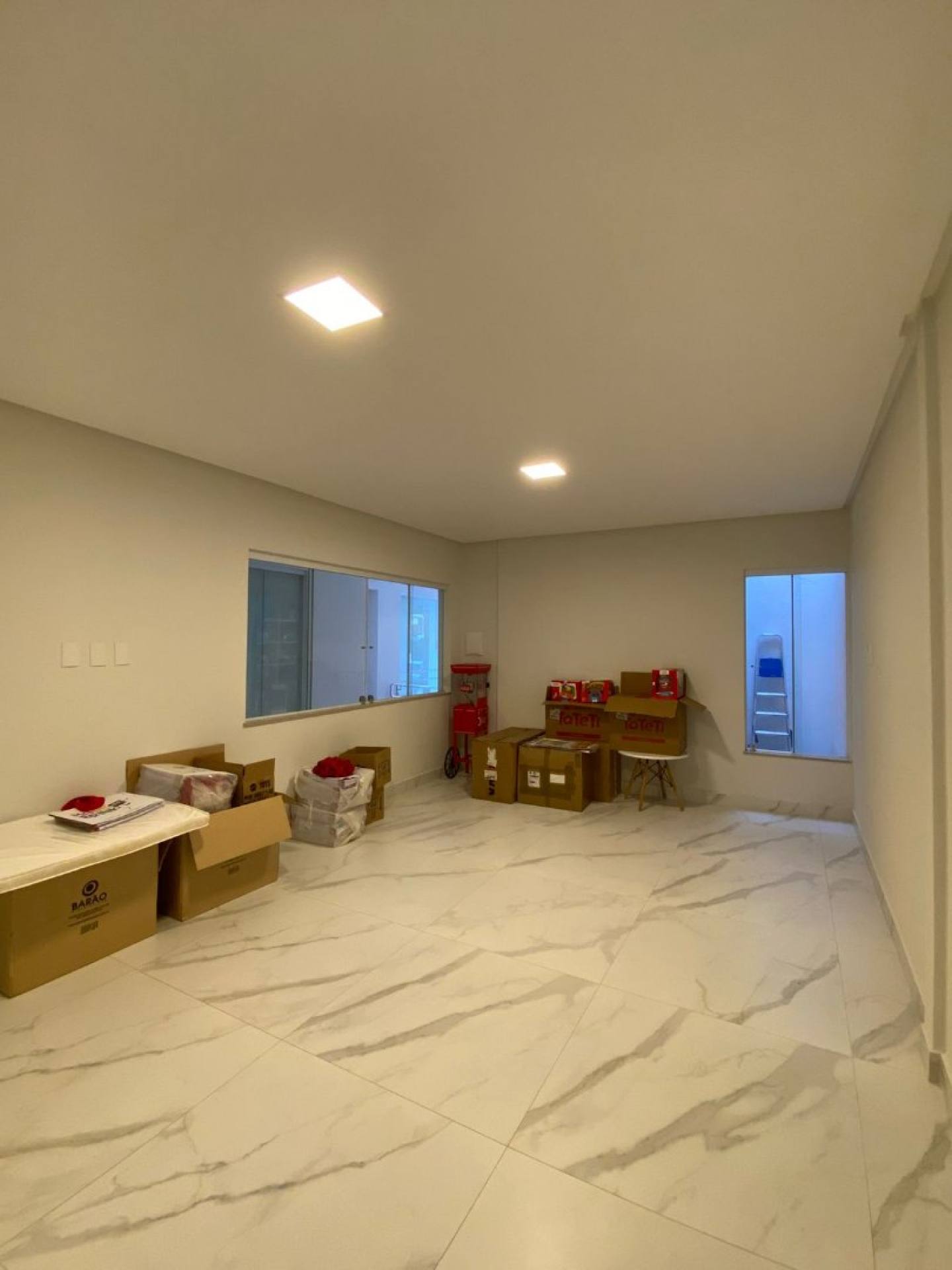 Aluga-se Salas para Fins Comercial no Centro - Itabaiana/SE