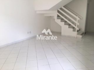 Casa de Condomínio Para Vender com 3 quartos sendo 1 suítes no bairro Santa Mônica em Feira De Santana