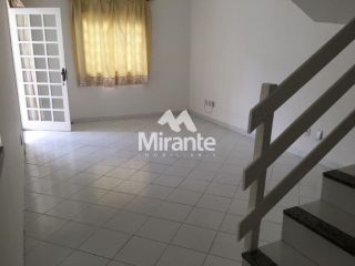 Casa de Condomínio Para Vender com 3 quartos sendo 1 suítes no bairro Santa Mônica em Feira De Santana