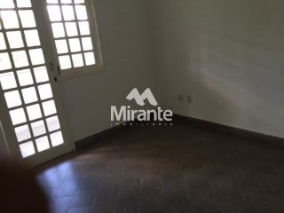 Casa de Condomínio Para Vender com 3 quartos sendo 1 suítes no bairro Santa Mônica em Feira De Santana