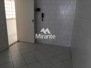 Casa de Condomínio Para Vender com 3 quartos sendo 1 suítes no bairro Santa Mônica em Feira De Santana