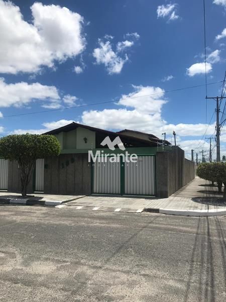 Casa Para Vender com 3 quartos sendo 1 suítes no bairro Santa Mônica em Feira De Santana