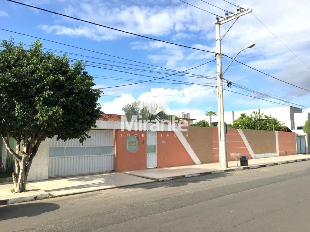 Casa Para Vender com 5 quartos sendo 2 suítes no bairro Santa Mônica em Feira De Santana