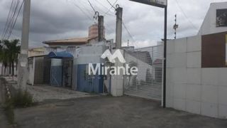 Casa Para Vender com 8 quartos sendo 2 suítes no bairro Santa Mônica em Feira De Santana