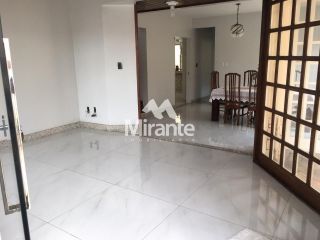 Casa Para Vender com 6 quartos sendo 4 suítes no bairro Jardim Cruzeiro em Feira De Santana